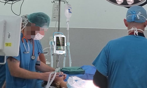 מכשיר לחימום נוזלים ודם בעת עירוי.